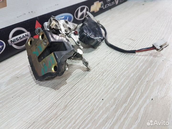 Замок двери задний правый Toyota Vista CV40 3CT