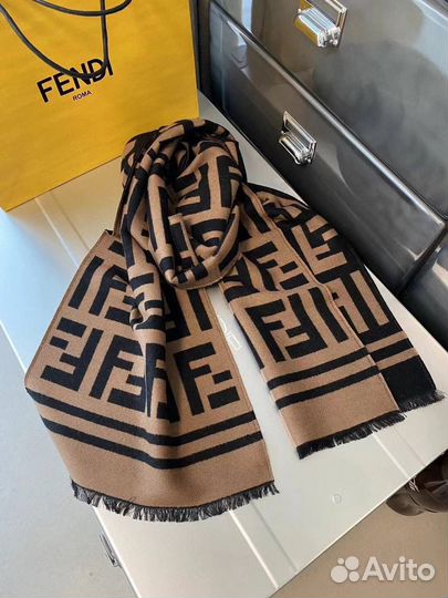 Шарф fendi