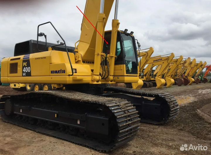 Стекло кузовное у стрелы экскаватор Komatsu PC400