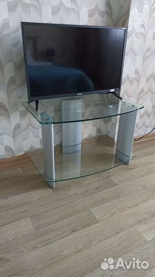 Тумба под телевизор стеклянная