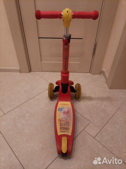 Самокат трехколесный с музыкой и светом