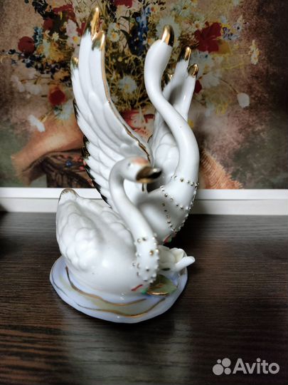 Статуэтка лебеди