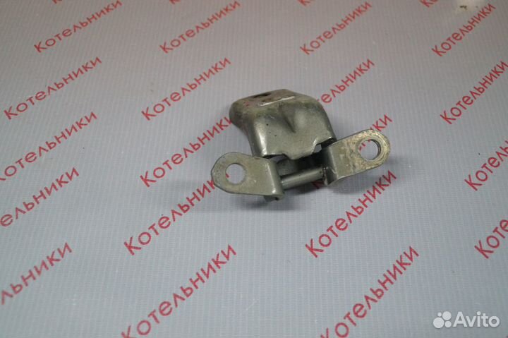 Nissan 82421-2F030 Петля двери L