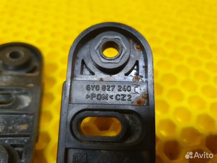 Отбойник крышки багажника Skoda Superb лифтбек 2