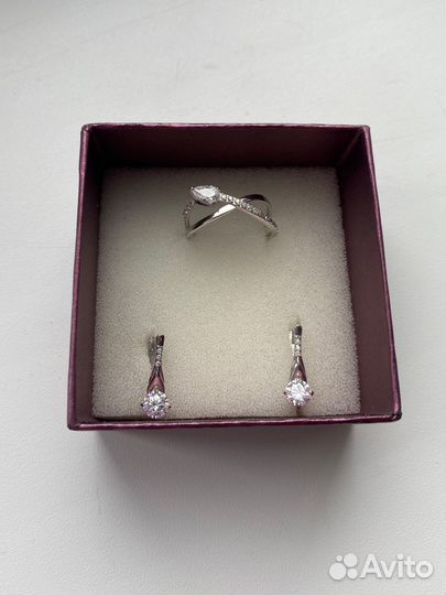 Набор бижутерии - кольцо и серьги