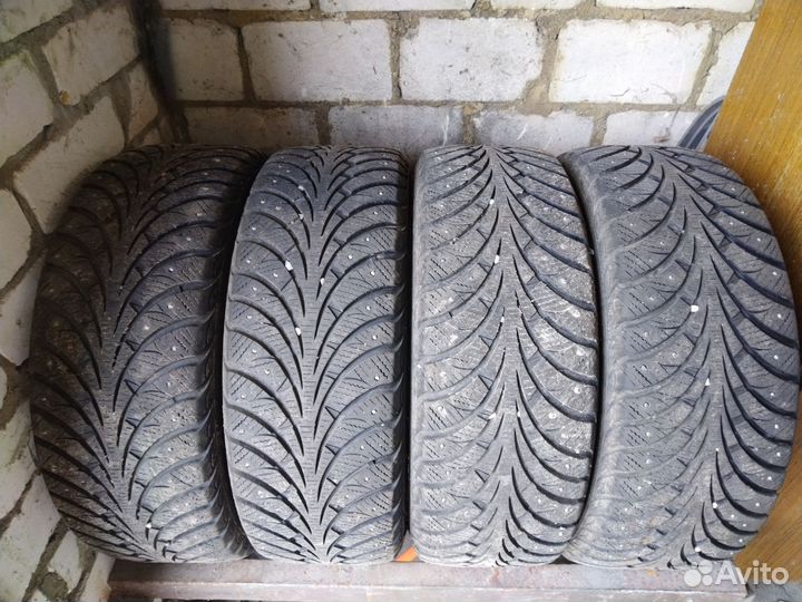 Sava Eskimo Stud 215/55 R17