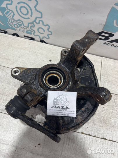 Кулак передний правый Kia Spectra