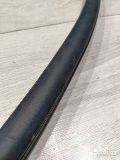 Уплотнитель дверного проема передний левый Bmw