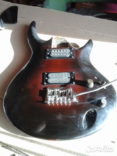 Дека от электрогитары