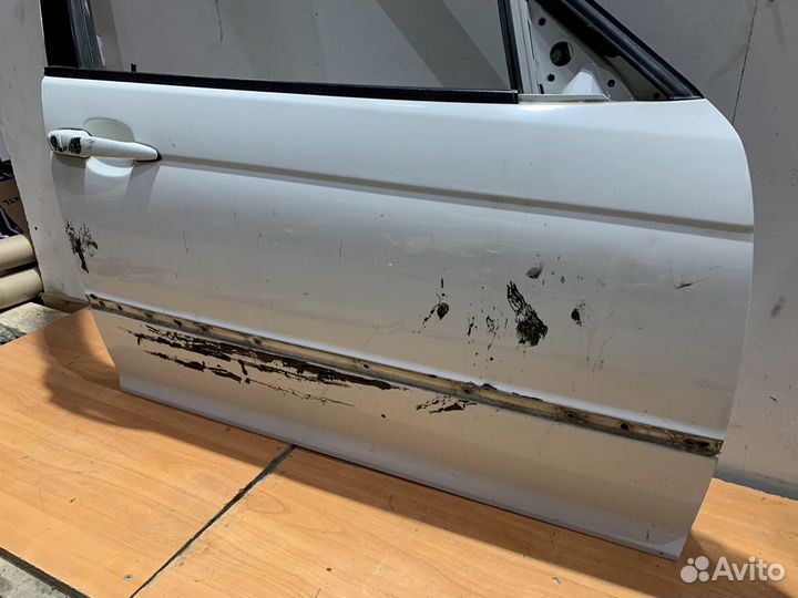 Дверь передняя правая Bmw e46