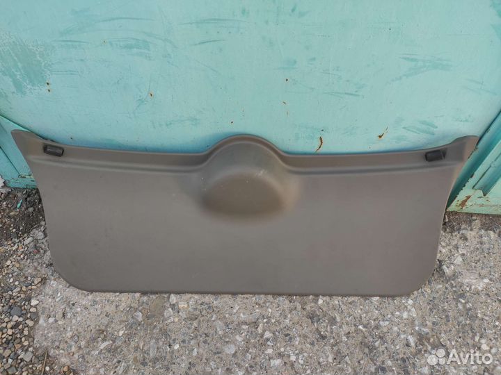 Обшивка двери багажника Nissan March