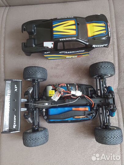 Радиоуправляемая машина Associated RC18T2
