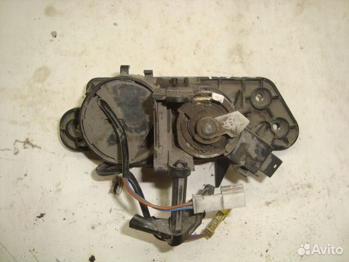 Кнопка открытия багажника C215