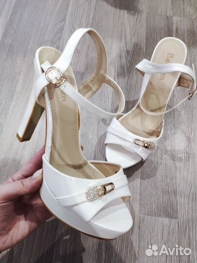 Босоножки новые 35, 38, 39, 40 размеры