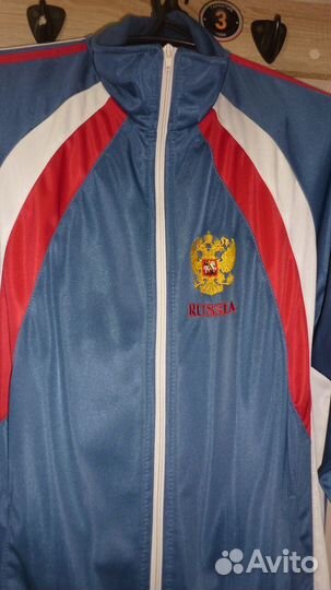 Мужской спортивный костюм