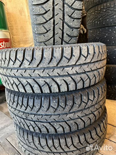Bridgestone Blizzak Ice 215/65 R16