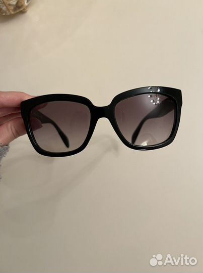 Очки солнцезащитные prada