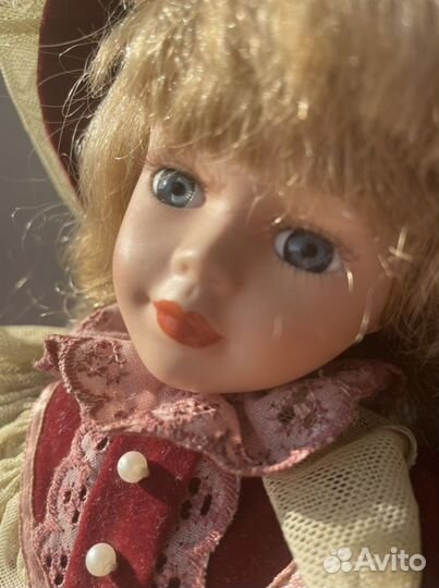 Кукла фарфоровая коллекционная