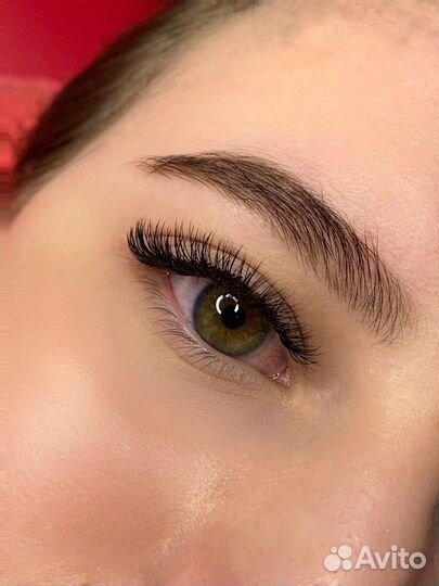 Наращивание ресниц и оформление бровей