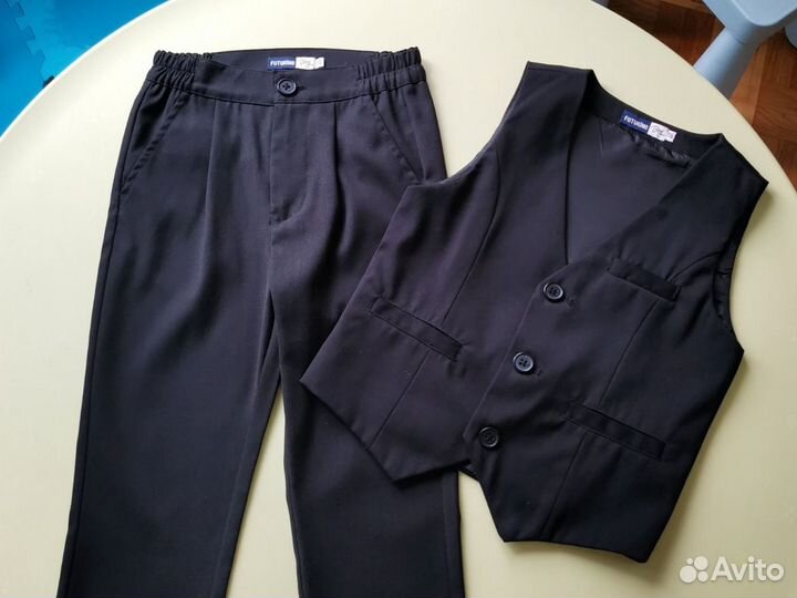 Жилет, брюки и две рубашки на мальчика