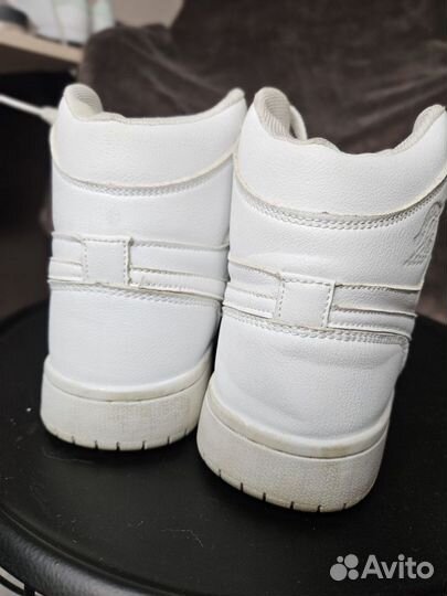 Кроссовки Nike Jordan 1 Mid Triple White