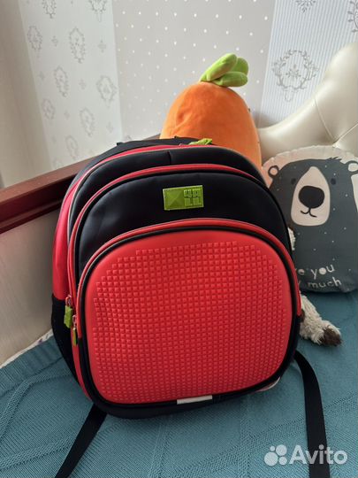 Школьный рюкзак с набором пикселей