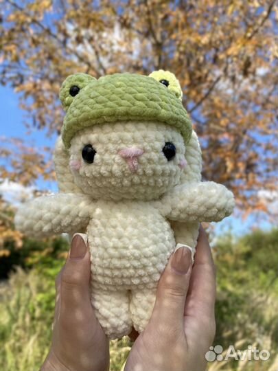 Вязаный зайчик ручной работы