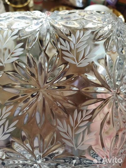 Чайник, хрустальные салатники