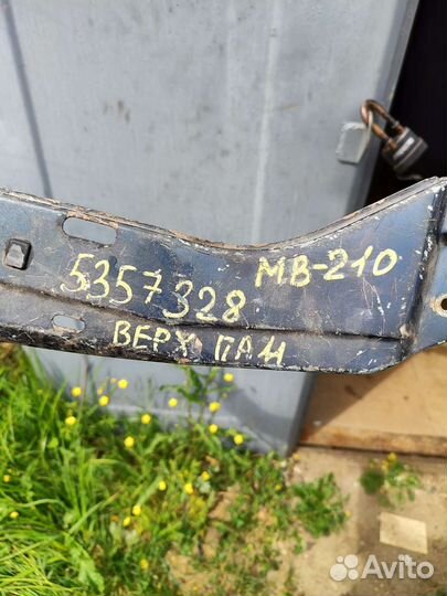 Верхняя планка передней панели W210