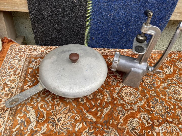 Кастрюли 25 л, бидон 3л, сковорода,мясорубка СССР