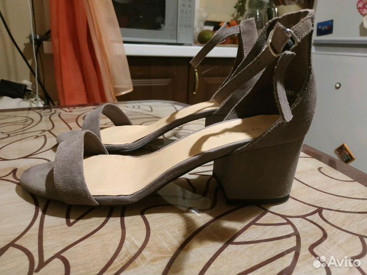 Новые замшевые босоножки New look,39