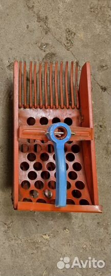 Совок для сбора ягод