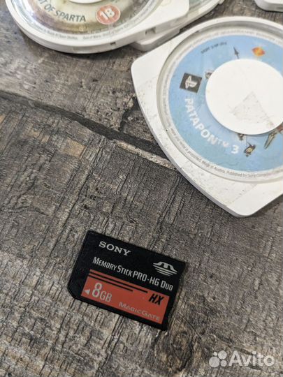 Sony PSP e1008 с оригинальной зарядкой и играми