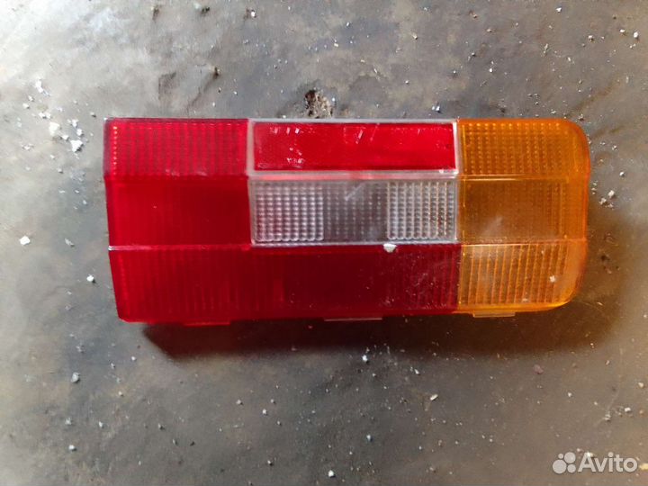 Стекло на заданию фару ваз 2106