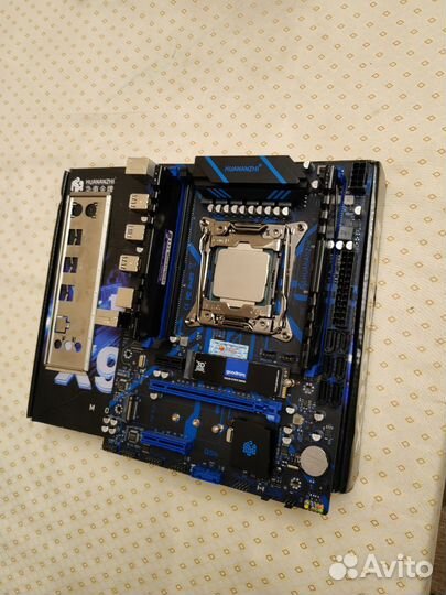 Материнская плата с процессором