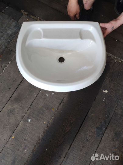 Раковина в ванную новая