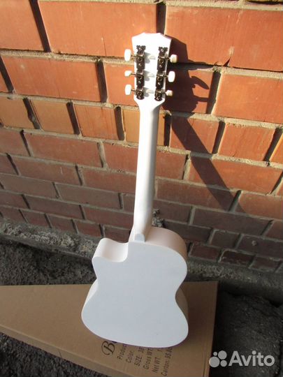 Гитара классическая белая. Новая в коробке