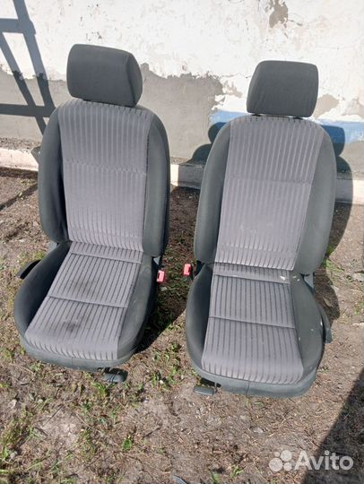 Передние сиденья