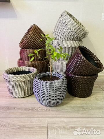 Садовое кашпо из ротанга