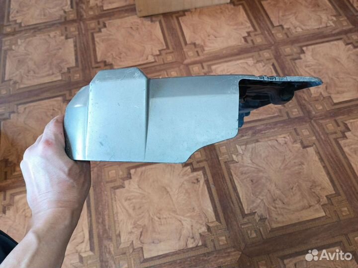 Крышка двигателя Nissan