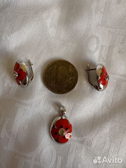 Подвеска с маками эмаль