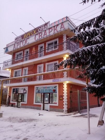Коттедж 350 м² на участке 8 сот.