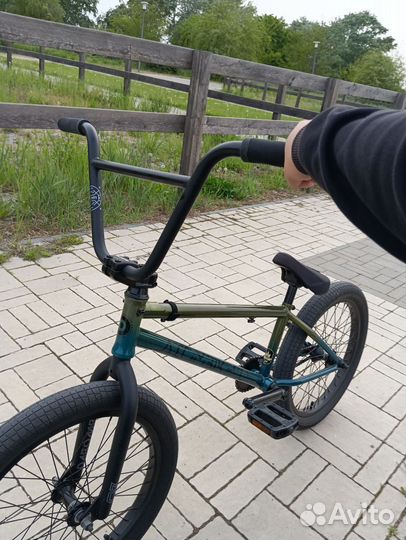 Atom icon BMX
