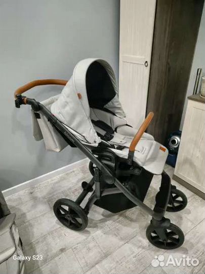 Коляска детская 2 в 1 Roan Bloom Black Dots