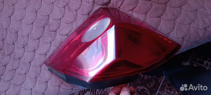Задний левый фонарь