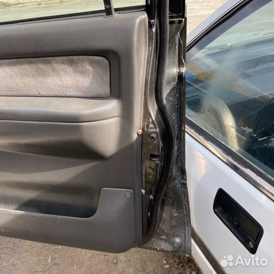 Дверь передняя правая Mitsubishi Pajero / Montero