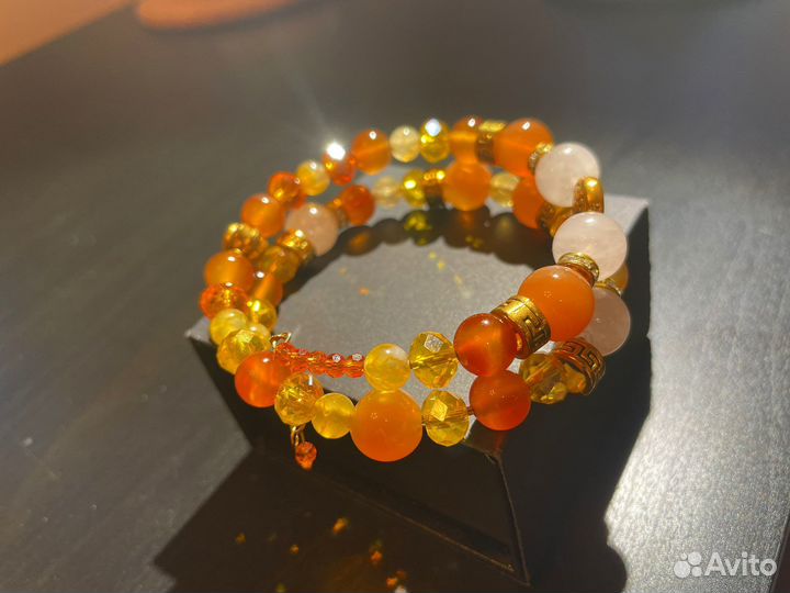 Браслет с самоцветами (сердолик, кальцит, кварц)