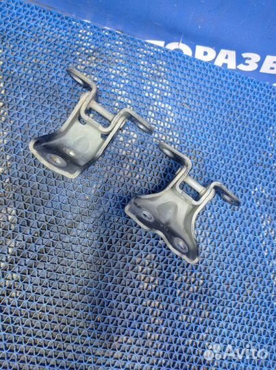 Петля двери Hyundai Solaris 1 хэтчбек G4FA 2012