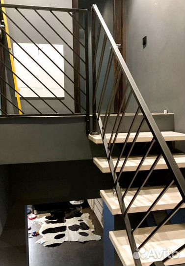 Г-образная лестница с поворотом