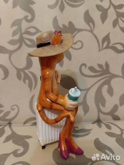 Фарфоровые статуэтки. Кошки коллекционные